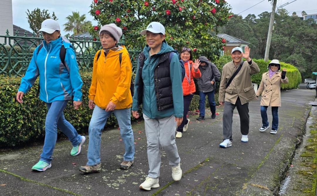 ä¸€ç¾¤æˆ´å¸½å­�çš„äººåœ¨è¡—é�“ä¸Š

AI ç”Ÿæˆ�çš„å†…å®¹å�¯èƒ½ä¸�æ­£ç¡®ã€‚