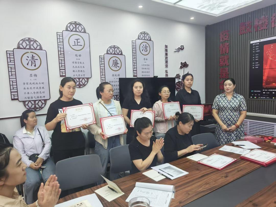 鼓楼街道凯歌楼社区召开庆祝建党104周年暨“七一”表彰大会