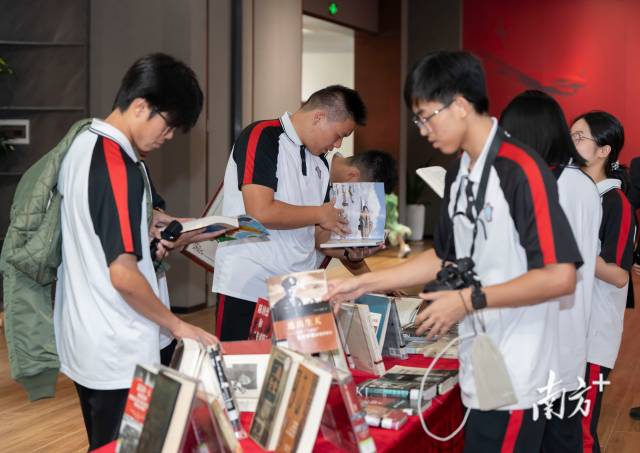 11  南方+ 张冠军 拍摄