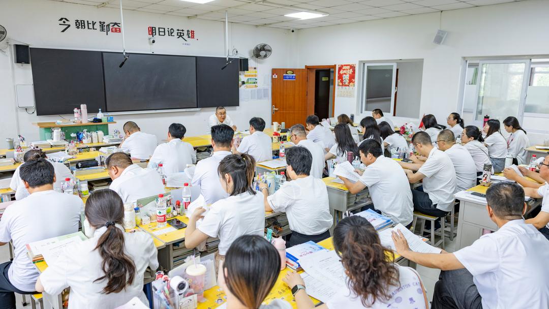 神木市职业技术教育中心召开第九届教职工代表大会第一次会议