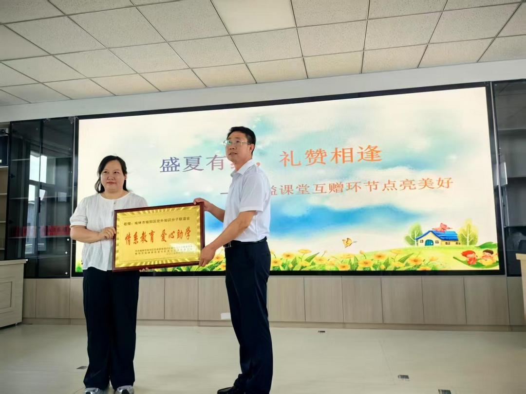 驼峰路街道长虹路社区公益助学暨社区多彩暑期公益课堂开课啦!