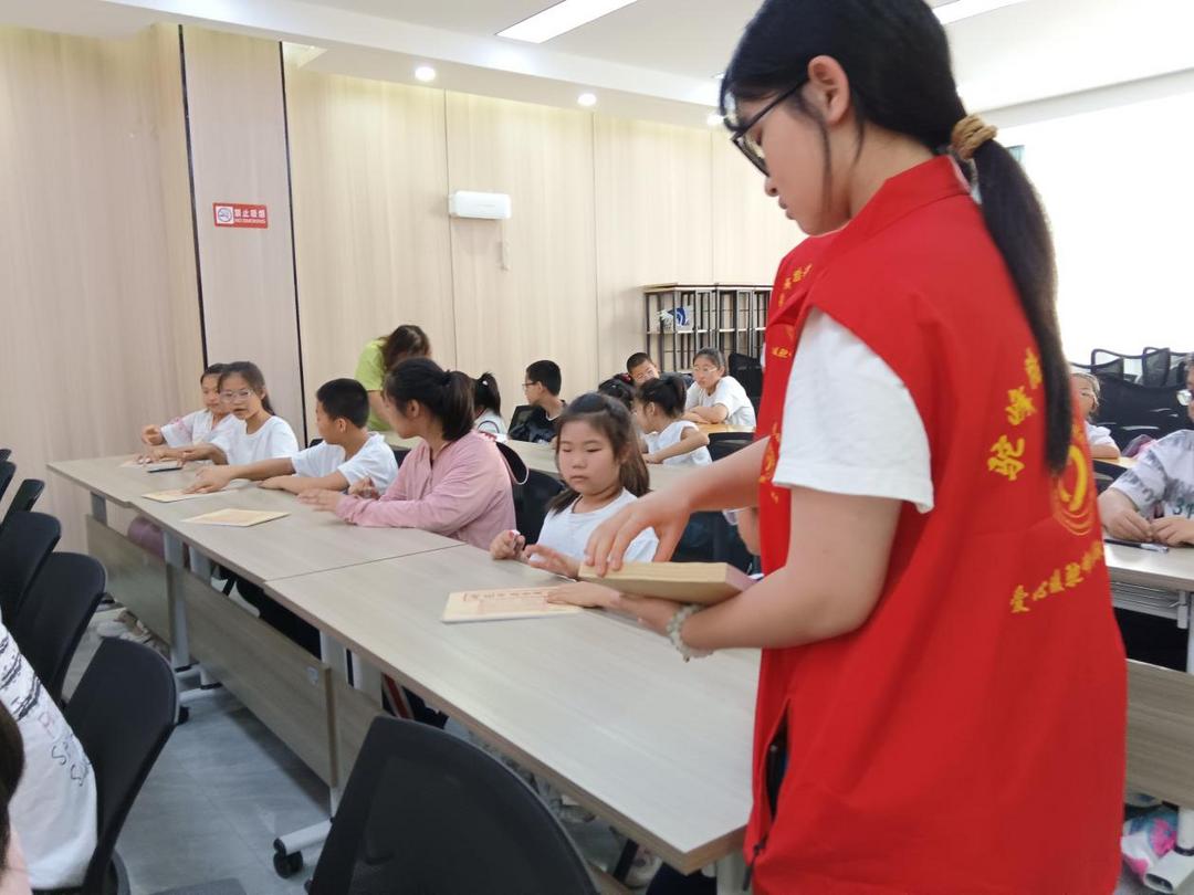 驼峰路街道长虹路社区公益助学暨社区多彩暑期公益课堂开课啦!