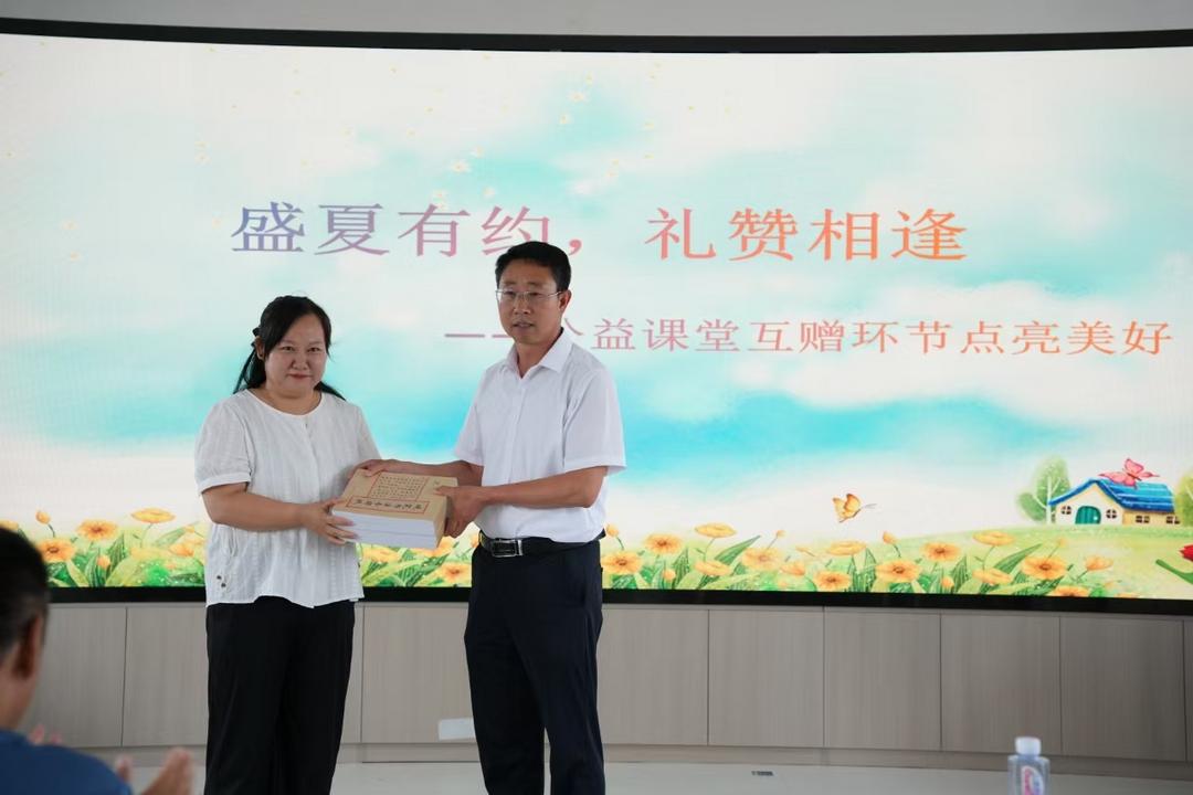 驼峰路街道长虹路社区公益助学暨社区多彩暑期公益课堂开课啦!