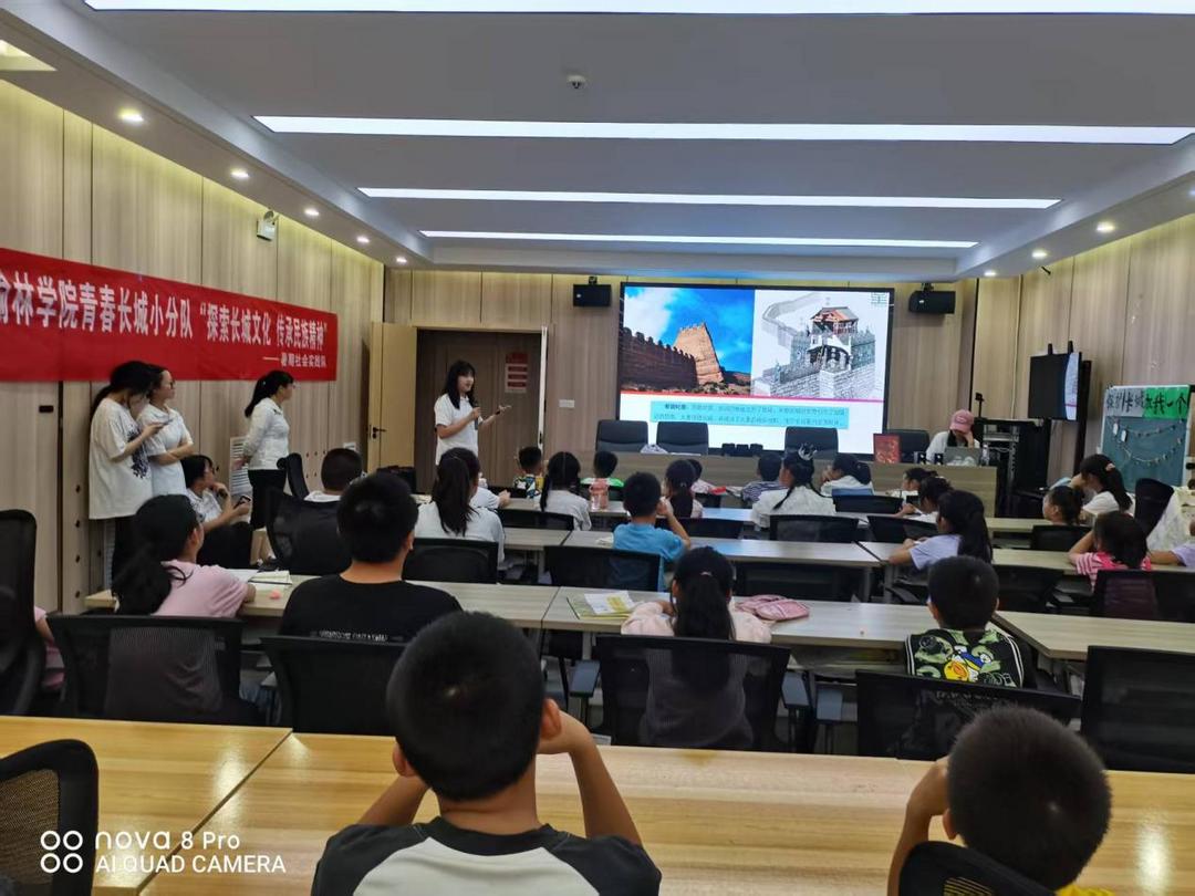 大学生带娃趣识长城,榆林萌娃秒变长城“小守护人” 大学生带娃趣识长城,榆林萌娃秒变长城“小守护人”