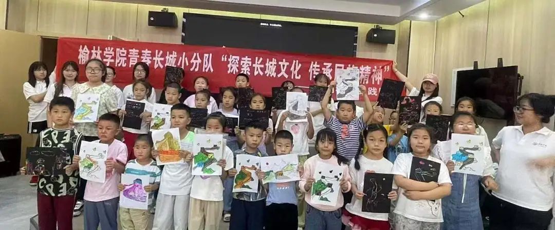 大学生带娃趣识长城,榆林萌娃秒变长城“小守护人” 大学生带娃趣识长城,榆林萌娃秒变长城“小守护人”