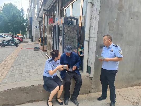 林间 “警” 色入社区 党建先锋筑绿盾