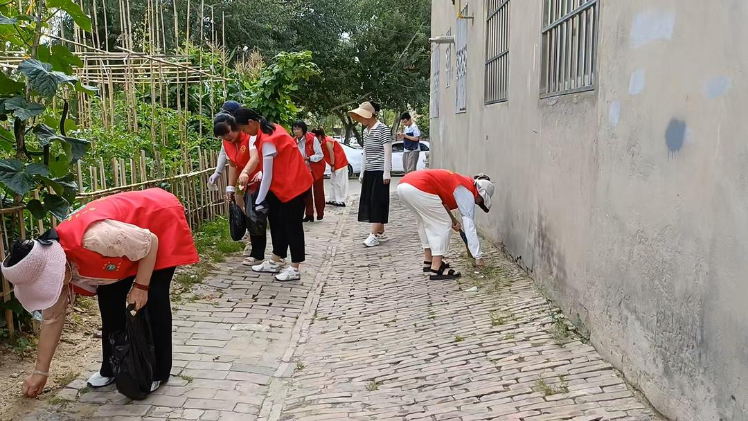 富庆路社区开展环境整治 助力“干净驼城”焕新颜