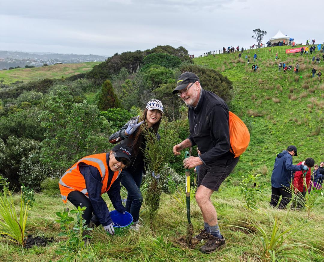 男人和小孩在草地上

AI 生成的内容可能不正确。