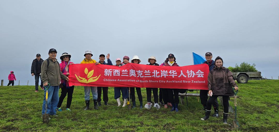 人们站在草地上

AI 生成的内容可能不正确。