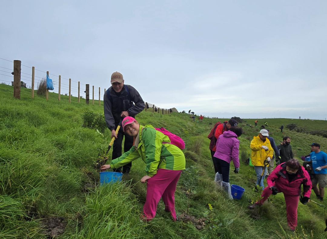 一群小孩在草地上

AI 生成的内容可能不正确。
