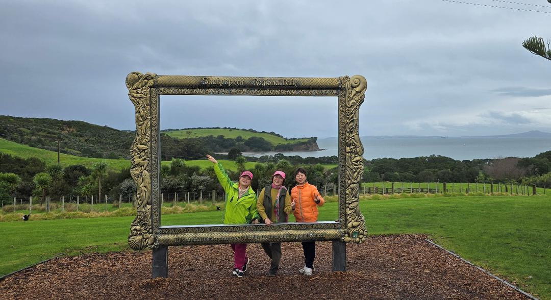 公园里有人在草地上

AI 生成的内容可能不正确。