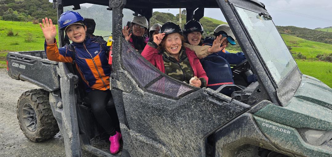 图片包含 草, 户外, 人, 男人

AI 生成的内容可能不正确。