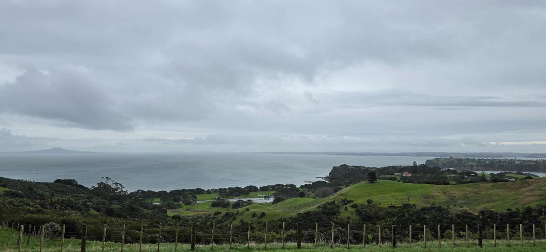 草地上有一群牛在草原上

AI 生成的内容可能不正确。
