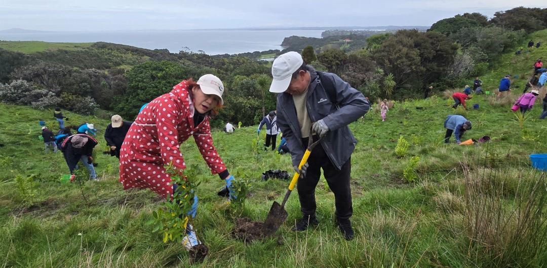 小孩们站在草地上

AI 生成的内容可能不正确。