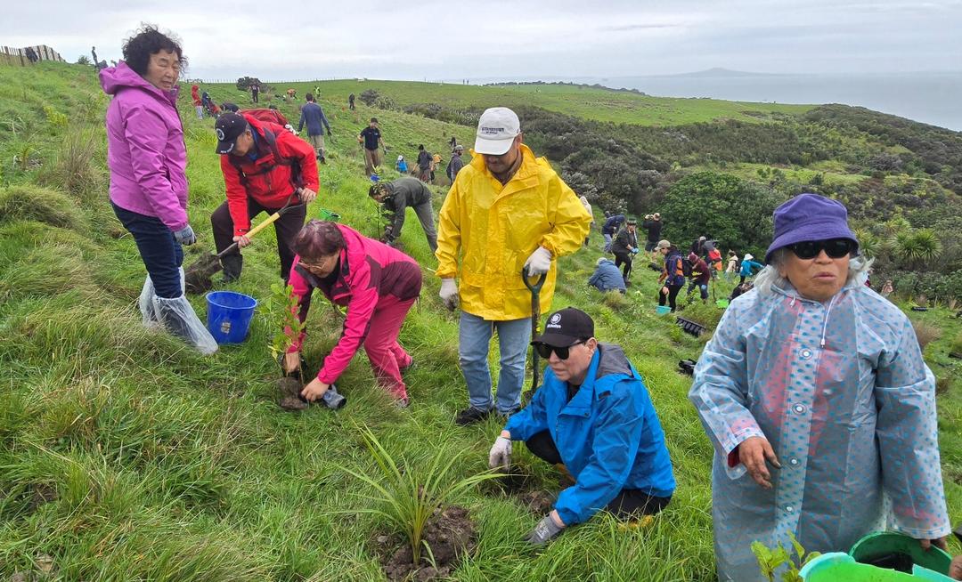 小孩们站在草地上

AI 生成的内容可能不正确。