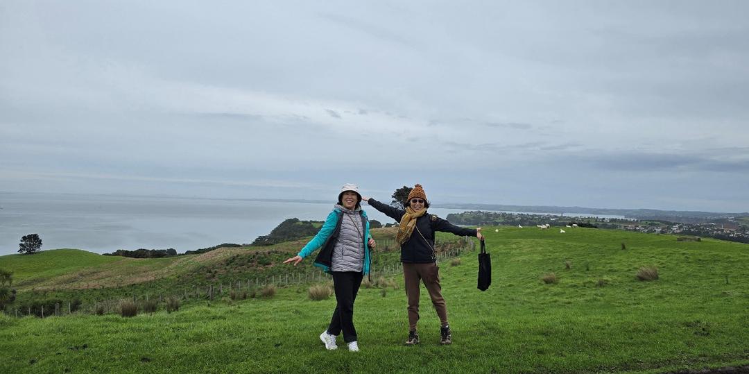 人站在草地上放风筝

AI 生成的内容可能不正确。