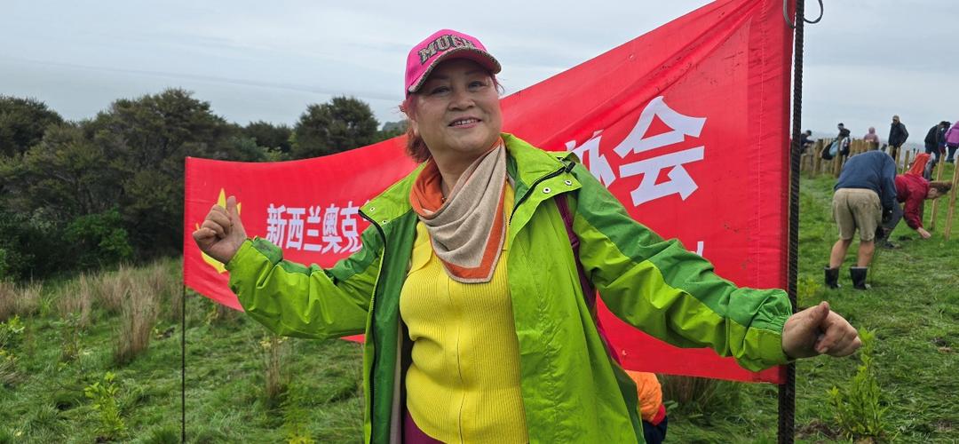 图片包含 草, 户外, 人, 穿着

AI 生成的内容可能不正确。