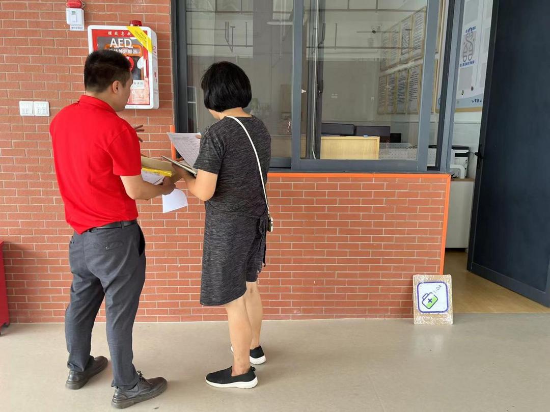 广州市横江一小学操场的紧急心脏骤停救援事件