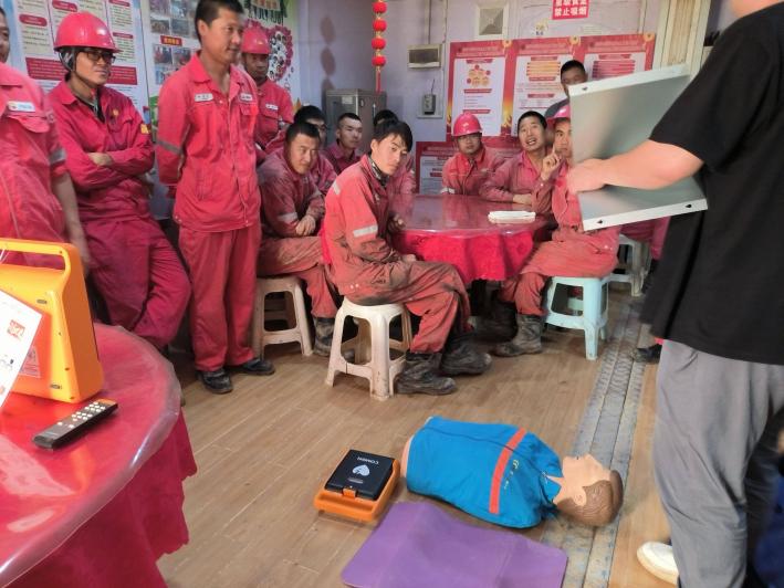 油田配备AED，守护石油工人生命安全