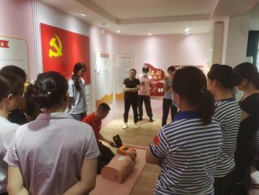 幼儿园幼儿突发窒息，老师校医AED联动化险为夷