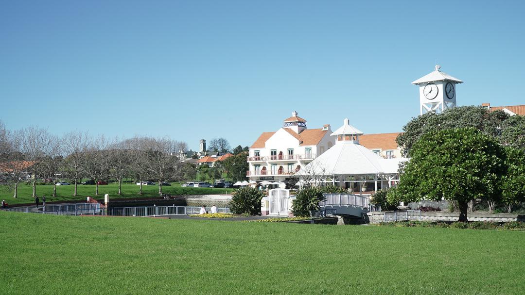 è�‰åœ°ä¸Šæœ‰æˆ¿å­�

AI ç”Ÿæˆ�çš„å†…å®¹å�¯èƒ½ä¸�æ­£ç¡®ã€‚