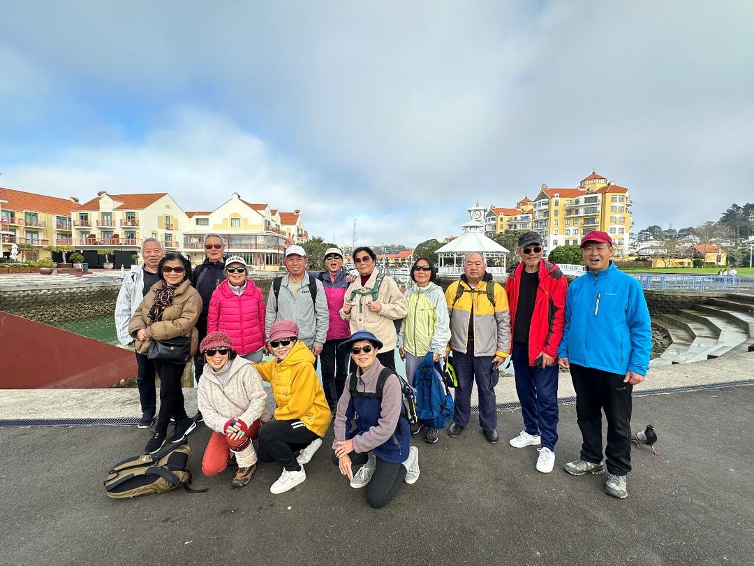 ä¸€ç¾¤äººç«™åœ¨å¹¿åœºä¸Š

AI ç”Ÿæˆ�çš„å†…å®¹å�¯èƒ½ä¸�æ­£ç¡®ã€‚