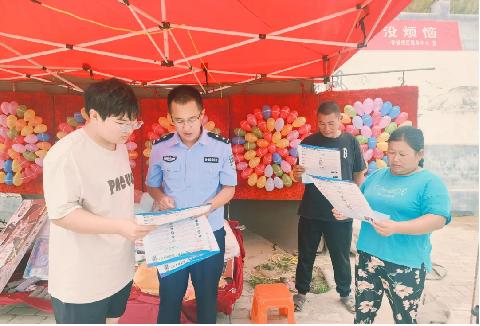 庙会呈现新“警”色 守护无毒千万家