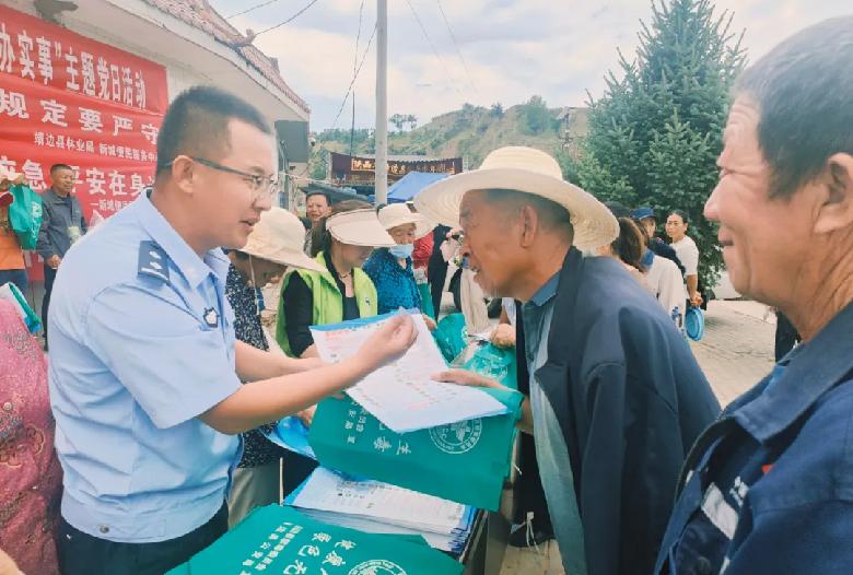 庙会呈现新“警”色 守护无毒千万家