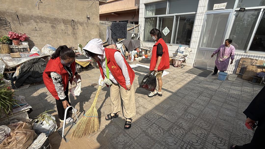 鼓楼街道二里半社区开展“共建清洁家园,共享健康生活”卫生环保志愿服务活动