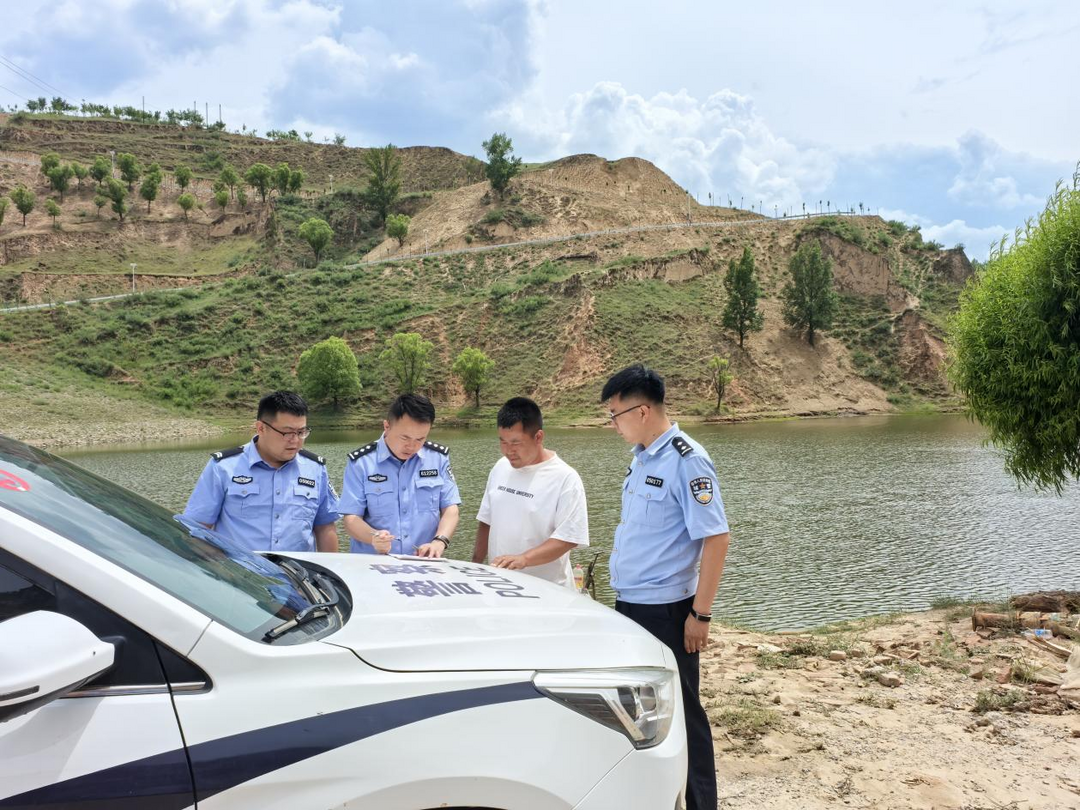 靖边公安：长燃护鸟薪火