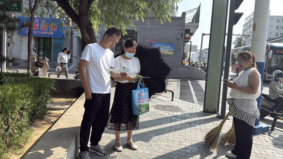 鼓楼街道二里半社区开展“共建清洁家园,共享健康生活”卫生环保志愿服务活动