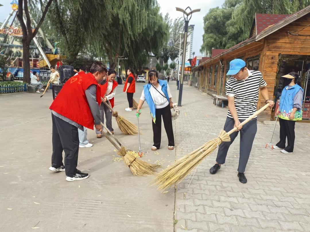鼓楼街道鸳鸯湖社区开展“干净驼城” 卫生大扫除活动