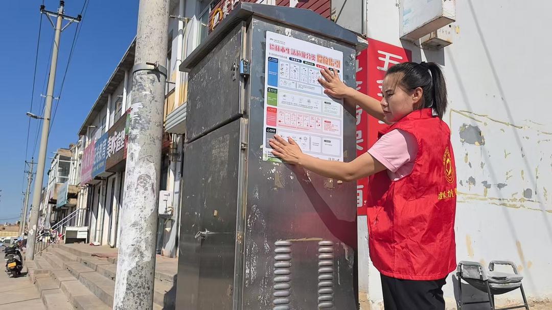 寨城庄社区开展“榆林市生活垃圾分类投放指引”宣传活动 寨城庄社区开展“榆林市生活垃圾分类投放指引”宣传活动