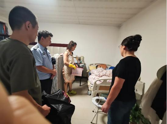 靖边公安张家畔派出所闻“汛”而动 暴雨前紧急转移群众保安全