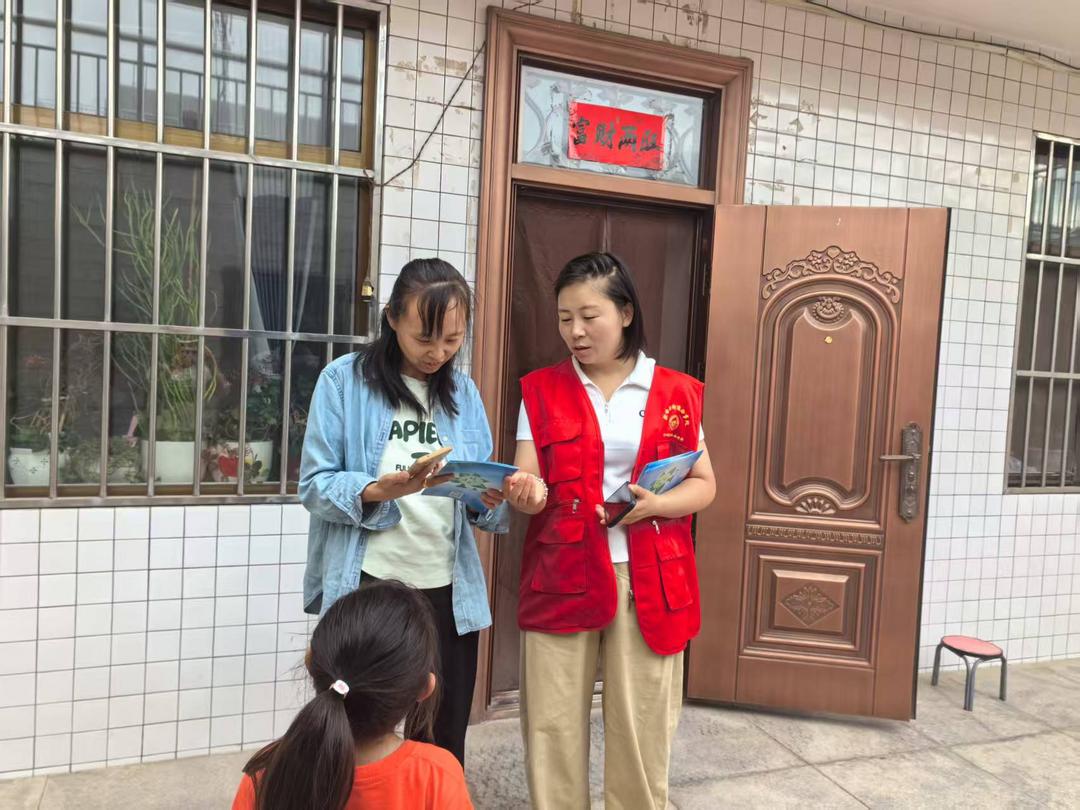 清死角、发传单，50余人上街清