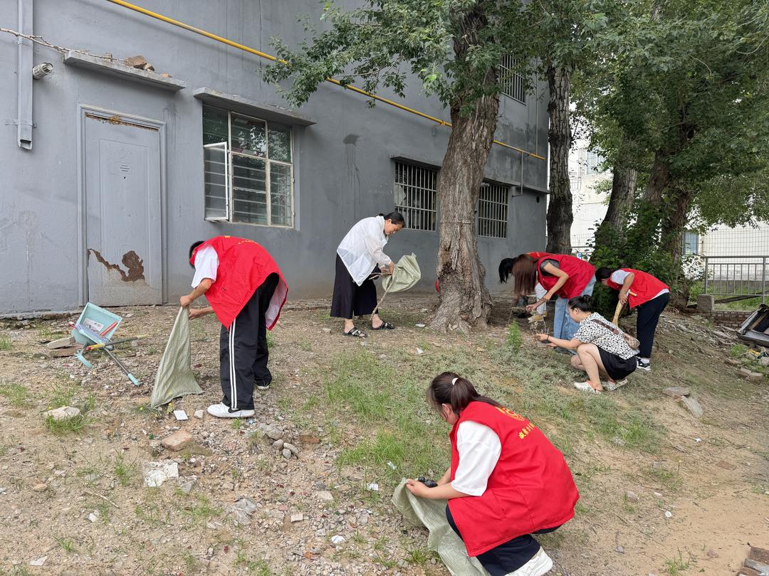 清死角、发传单，50余人上街清