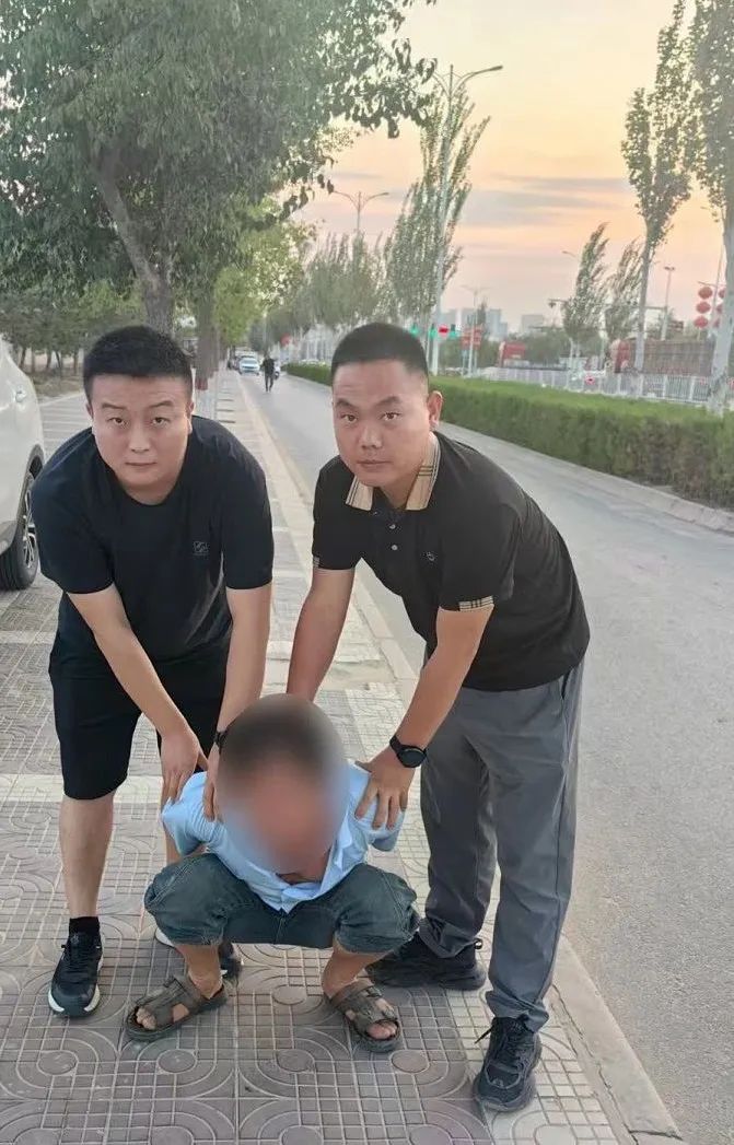 花钱就能“买”工作？这位“能人”真可“铐”