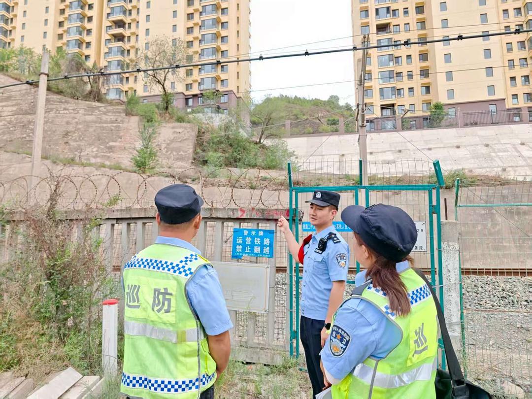 以雨為令，聞汛而動——延安站派出所全力筑牢防汛安全線?