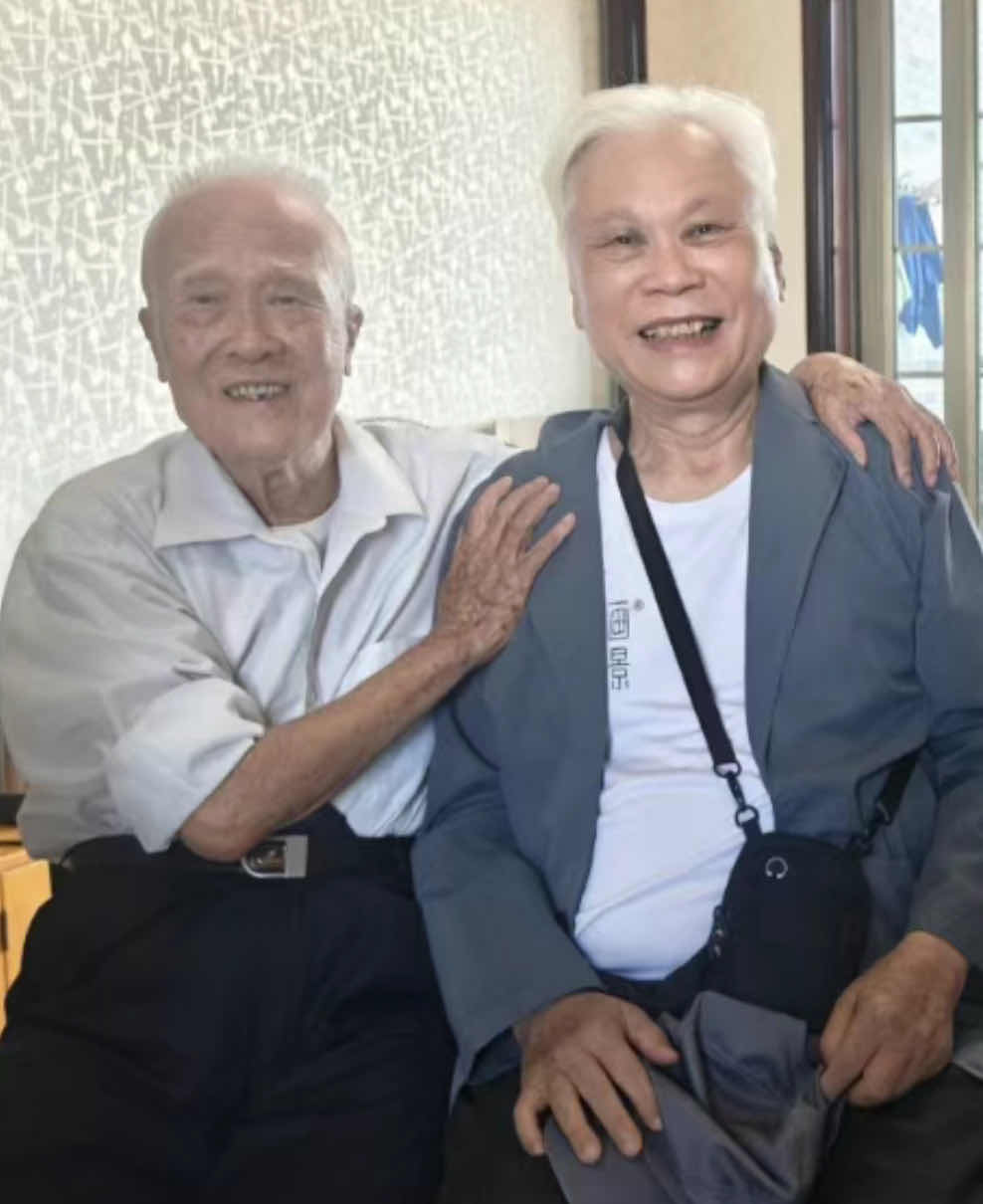 启明：致敬茂信兄《雷歌二首》-华闻时空