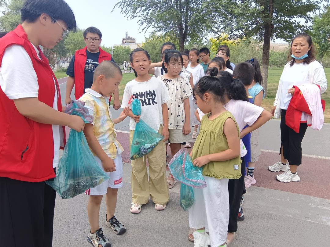 驼峰路街道长虹路社区开展垃圾分类管理条例宣传活动