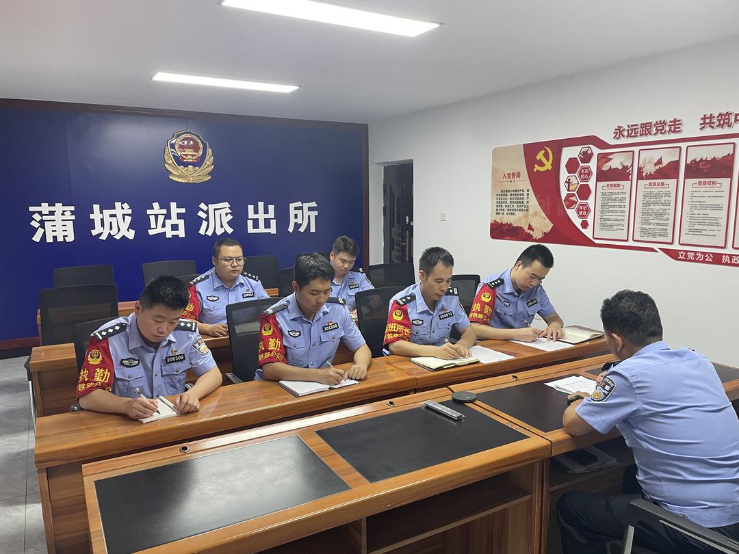 蒲城站派出所：强化治安防控措施 筑牢线路安全屏障
