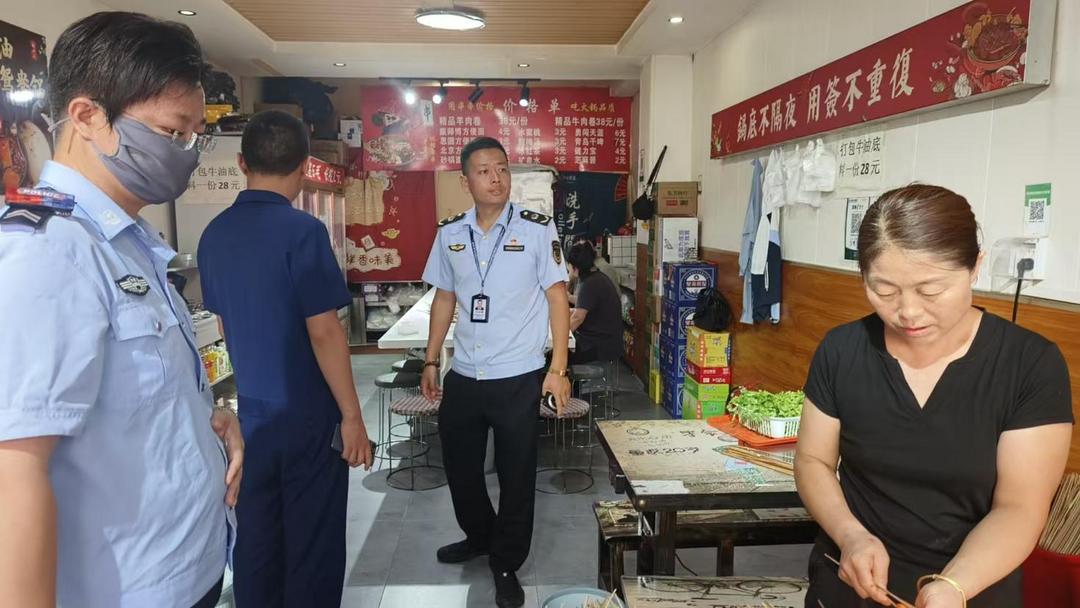 榆阳区长虹路社区联合多部门开展小餐饮安全专项整治行动