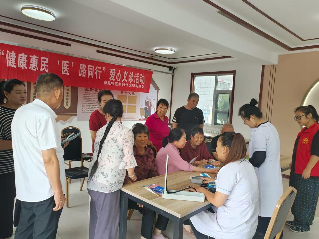 榆阳区崇文路街道春苑社区组织开展爱心义诊活动