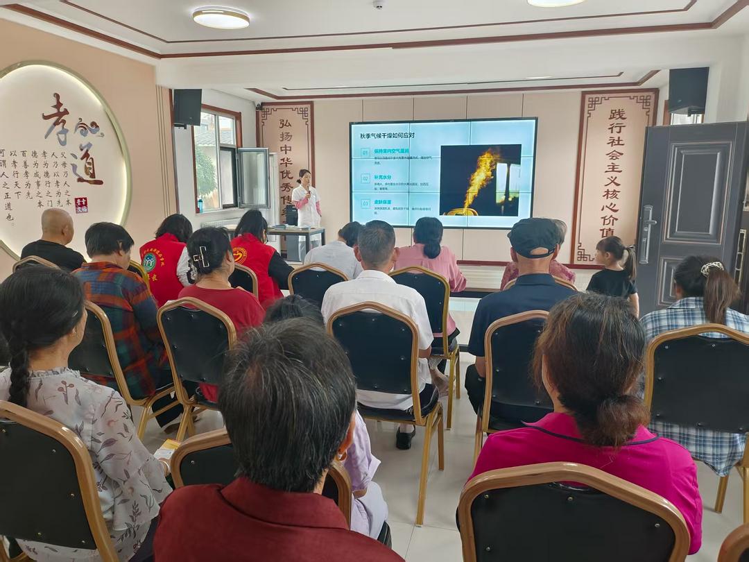 榆阳区崇文路街道春苑社区组织开展爱心义诊活动