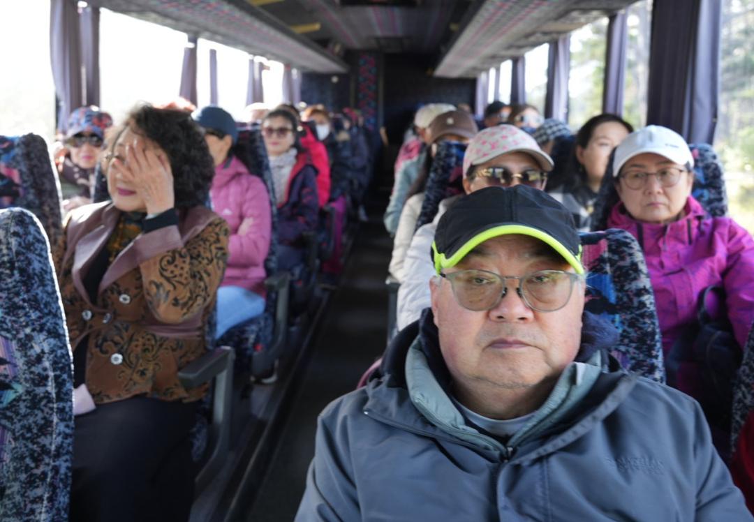 一群戴帽子的人

AI 生成的内容可能不正确。