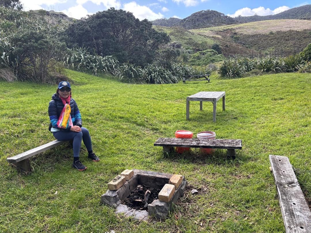 图片包含 草, 户外, 山, 野餐

AI 生成的内容可能不正确。