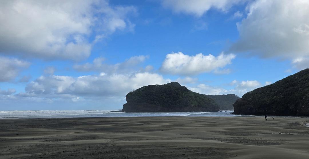 沙滩上有许多云

AI 生成的内容可能不正确。