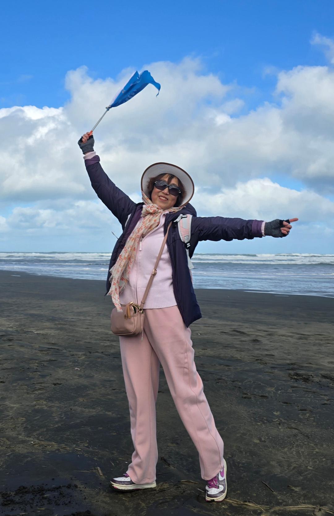 图片包含 户外, 人, 风筝, 女人

AI 生成的内容可能不正确。