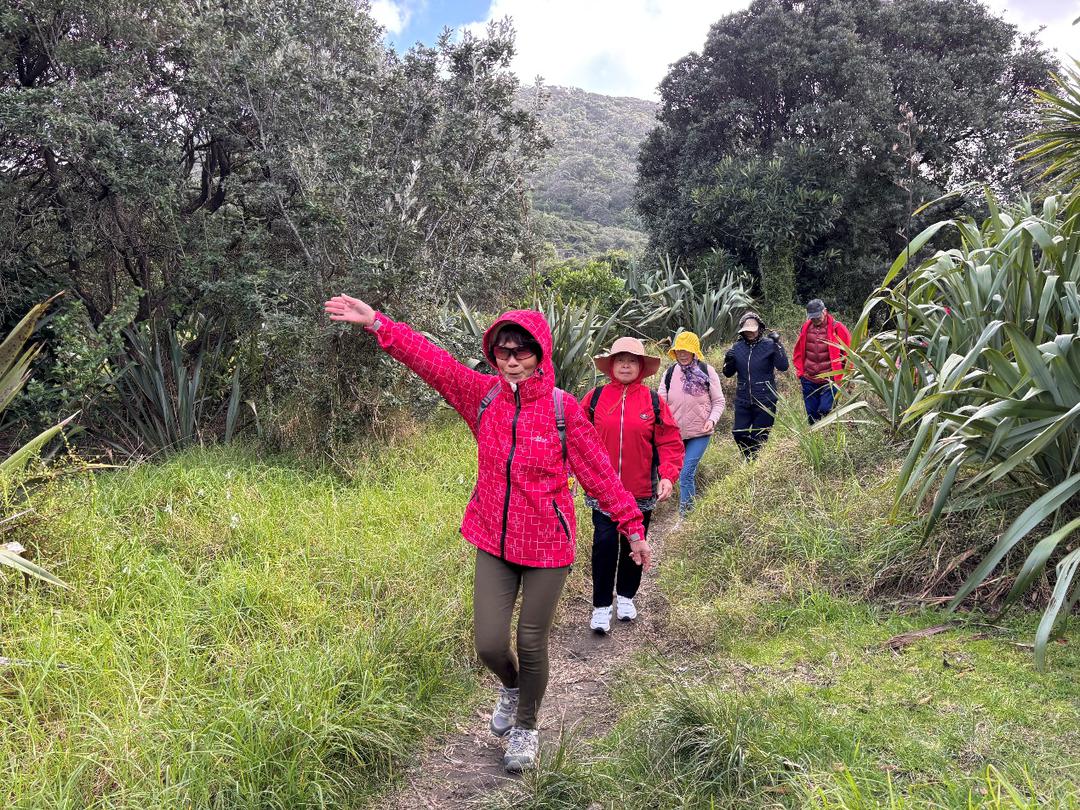 小孩站在草地上

AI 生成的内容可能不正确。