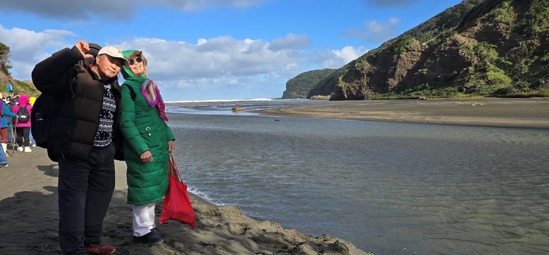 女人站在海边

AI 生成的内容可能不正确。